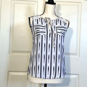 xhilaration Pullover Sleeveless Tie Front Two Pocket Lace Back Top, Extra Small